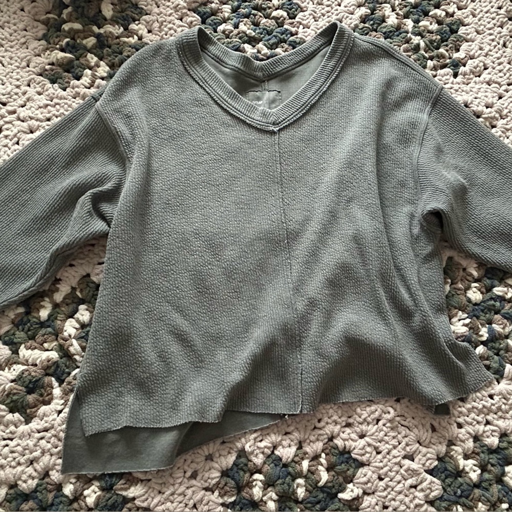 AERIE V neck